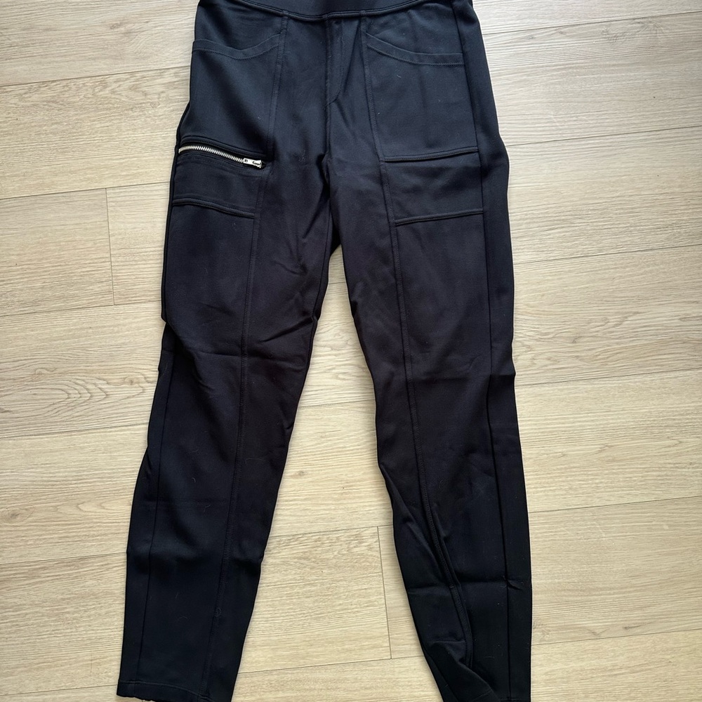 HALARA Black Utility Leggings with Zip Pocket